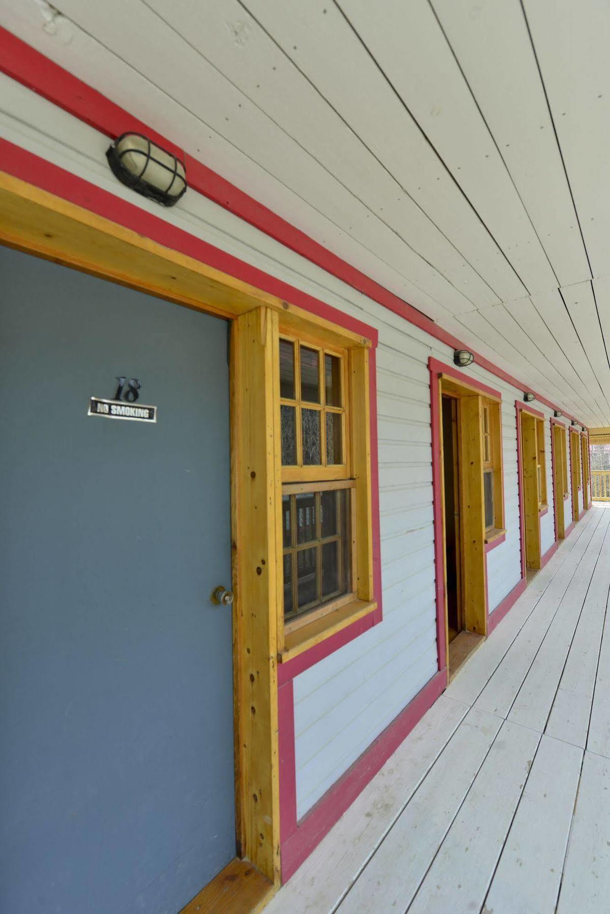 Hotel The Bunkhouse Dawson City Zewnętrze zdjęcie